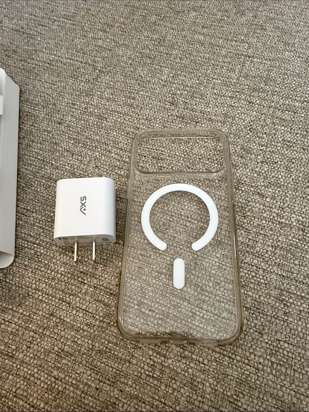 AXS ultra clear MagSafe Case & charging block iPhone 17 Pro Max